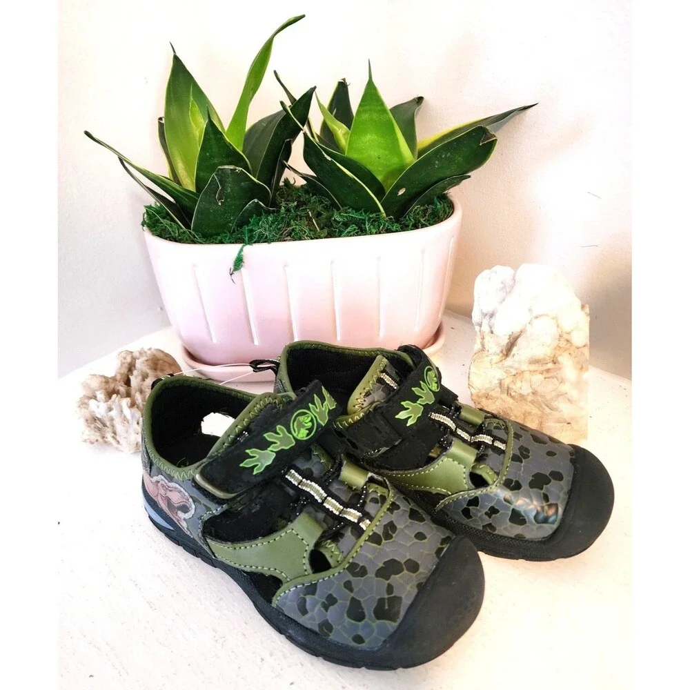 Jurassic World Green and Black Boys Closed-toe sandals - Size 11 small boy's